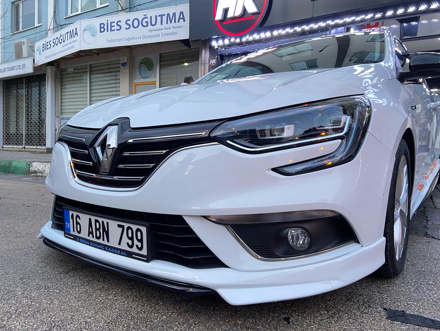 RENAULT MEGANE 4 SEDAN BODY KİT 